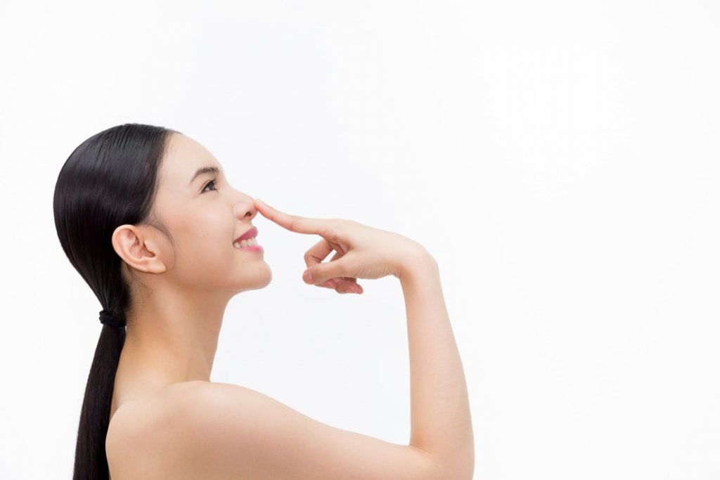 Corriger Pointe Nez avec Rhinoplastie Médicale vers Salon-de-Provence
