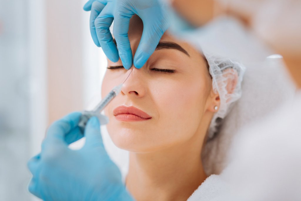 Rhinoplastie par Acide Hyaluronique pour Corriger Bosse Nez à Avignon