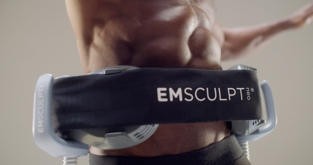 Réduire poignées d'amour: cryolipolyse et EMSCULPT NEO Aix-en-Provence